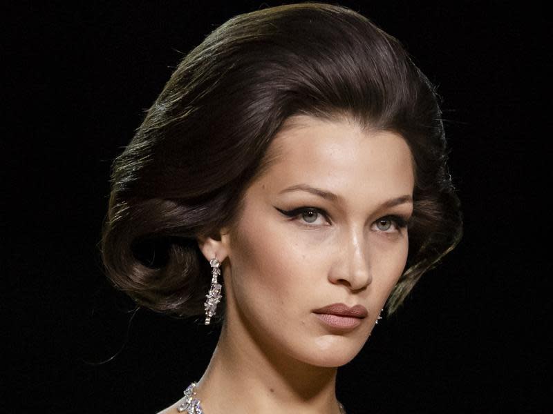 The new cut of Bella Hadid points out his uncanny resemblance to Carla